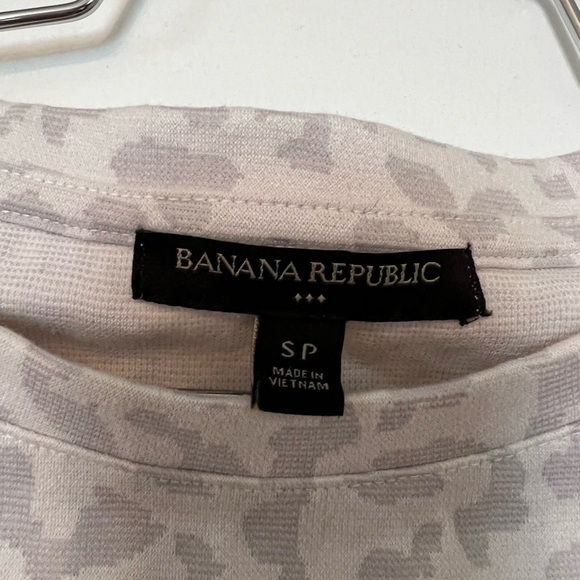 🌺 2/$8🌺 Banana Republic Short Sleeve Top - Picture 6 of 7